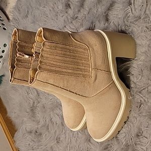 Stasi Lug Sole Chelsea Boot